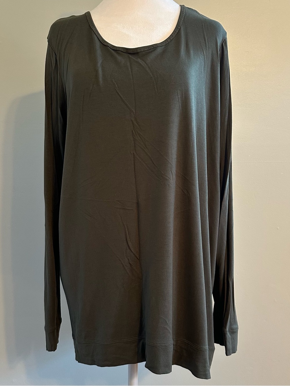 Classic women’s Gaiam  Long-Sleeve Crewneck Shirt in Olive Green